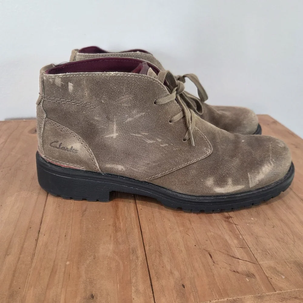 Clarks Men's 11M Brown Suede Chukka Boots Distressed Leather Lug Sole Lace Up